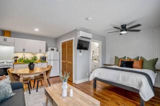 Bright, Fully Equipped Studio With Gated Parking! - 6