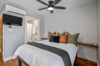 Bright, Fully Equipped Studio With Gated Parking! - 3