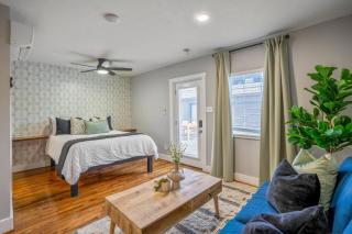 Bright, Fully Equipped Studio With Gated Parking! - 2