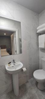 Martins Lane Guesthouse - 9