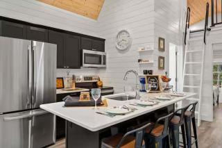 Cozy Family Luray Cabin w Fire Pit Grill WiFi & More - 2