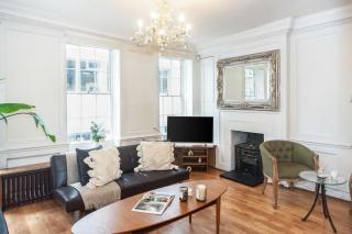 BnBNova - 3BR - Fitzrovia & St Annes Gardens - 0
