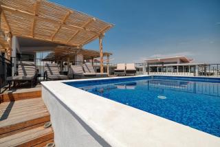 Cozy 1Br Apt - Pool - Gym - 2 Min to the Beach - 4