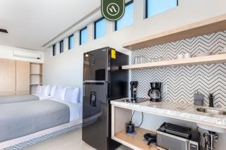 Amazing Studio with Rooftop Pool - 5 min to Marina - 8