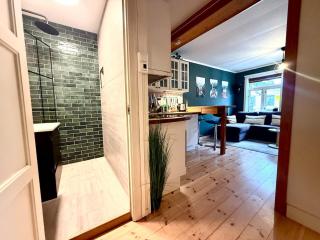 Rustic Retreat Apartment, Central & free parking ! - 4