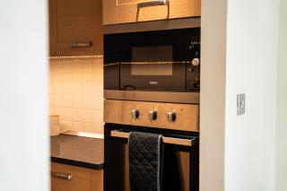 Modern 2-Bed Riverside Apartment in Greenwich - 4