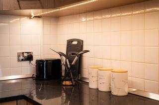 Modern 2-Bed Riverside Apartment in Greenwich - 3