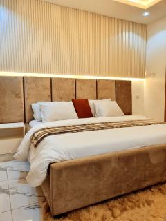 Bextro Suites Magodo Phase 1 Cozy 2 Bedroom Apartment with Washing Machine - 8