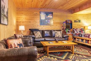 Aurora Basecamp at Pictured Rocks Sleeps 10 - 8