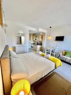 Sea View Studio with Pool in Benalbeach - 5