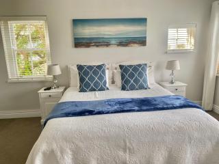 Shore's Edge Luxury Oceanfront Home - Hermanus - 8