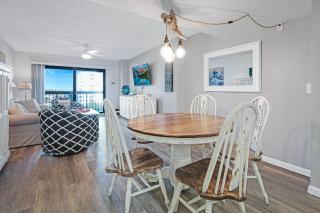 Oceanfront with great beach views from all rooms & balcony, heated pool, and garage - 7