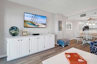 Oceanfront with great beach views from all rooms & balcony, heated pool, and garage - 5