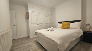 Earls Court 2 Bedroom Teraced Flat - 0