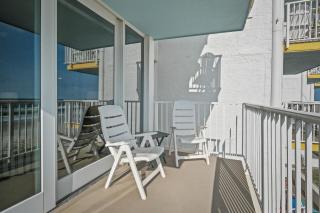 New listing! Direct oceanfront condo with a balcony, heated pool, and tennis court - 1