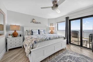 New listing! Direct oceanfront with private balcony, pool, and hot tub - 8