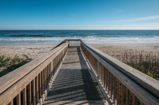 New listing! Direct oceanfront with private balcony, pool, and hot tub - 6
