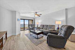 New listing! Direct oceanfront with private balcony, pool, and hot tub - 5
