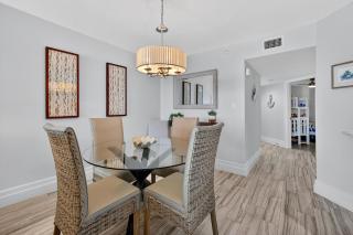 New listing! Direct oceanfront with private balcony, pool, and hot tub - 1