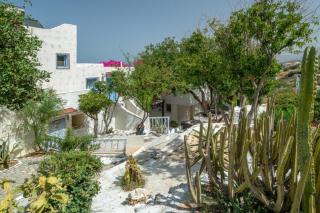 2 Bed Apartment - Sleeps 8 - Pool Patio Views - 1