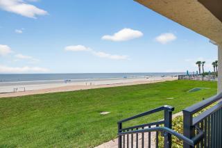 Ground floor direct oceanfront with a large patio, pool, and covered parking - 7