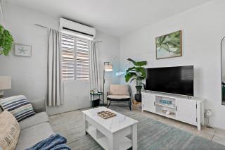 Town Treasure - Walkable - King Bed - AC - 2