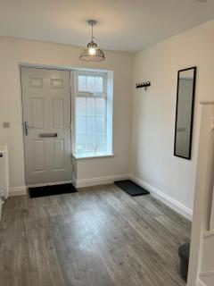 3 Bedroom Gatwick Free Parking Fast Wi-Fi - 8