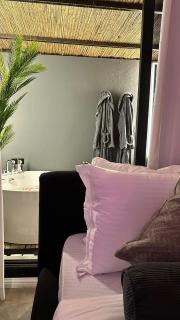 Luxury Studio W Jacuzzi In Al-Sahafa - 3