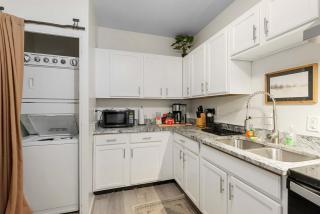 The Luxe Pearl Residences 870-5 - 8