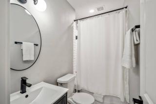 2-Bedroom - Equipped Kitchen - Gated Parking! - 8