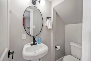 2-Bedroom - Equipped Kitchen - Gated Parking! - 5