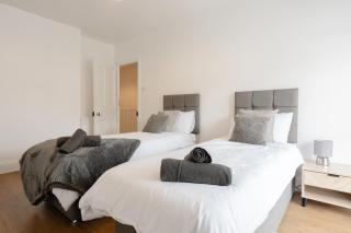 4-Bedroom Coastal Getaway in Pembroke Dock - 7