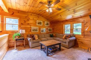 Hemlock Hideaway - 3