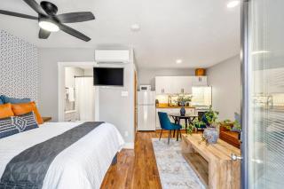 Trendy Studio, Gated Parking - Fully Equipped! - 3