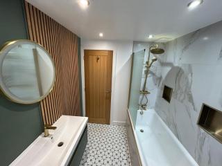 4-Bed Family or Group Home in Glossop - 8