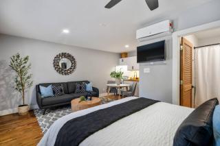 Elegant & Fully Equipped Studio With Gated Parking - 9