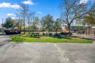 Elegant & Fully Equipped Studio With Gated Parking - 1