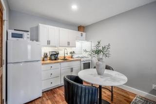 Chic, Fully Equipped Studio With Gated Parking! - 7