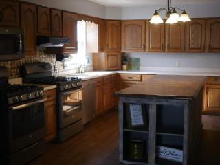 Peaceful Country Escape Pond & Private Hot Tub - 4