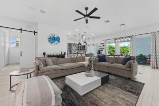 Luxury Sarasota 4-Bedroom Home with Saltwater Pool, Fireplace & Gym - 0