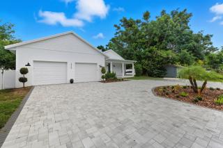 Luxury Sarasota 4-Bedroom Home with Saltwater Pool, Fireplace & Gym - 9