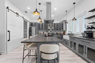 Luxury Sarasota 4-Bedroom Home with Saltwater Pool, Fireplace & Gym - 3