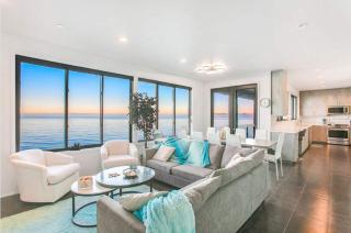 Waterfront Haven with Spectacular View in Bainbridge - 9