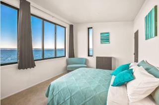 Waterfront Haven with Spectacular View in Bainbridge - 3