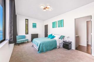 Waterfront Haven with Spectacular View in Bainbridge - 4