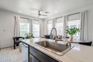 Trendy Studio With Private Parking Near Tx Med Ctr - 2