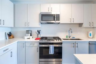 Luxury Apartment in Stamford - Gym & Pool Access - 4