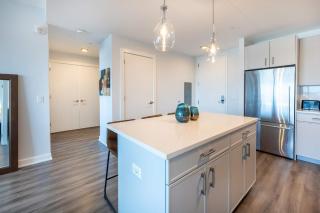 Luxury Apartment in Stamford - Gym & Pool Access - 3