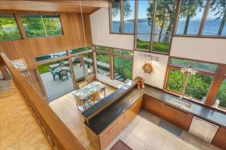 Poulsbo Waterfront Lodge with Game Room Library - 0
