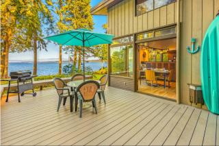 Poulsbo Waterfront Lodge with Game Room Library - 7
